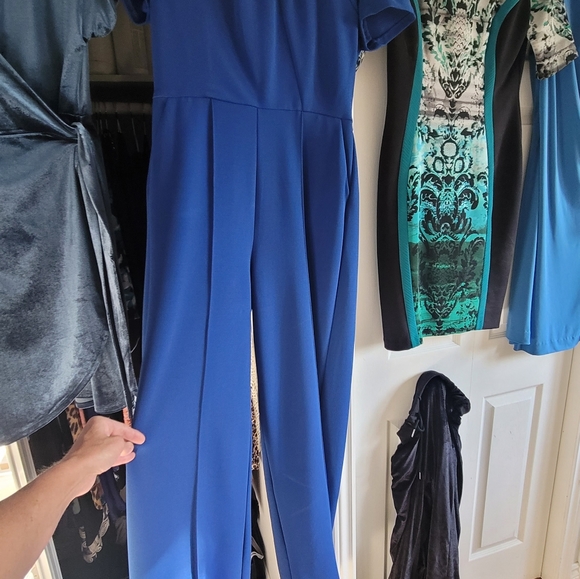 Dawn's Dresses - Picture 4 of 16